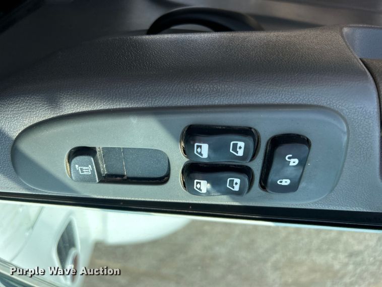 image for item EG0979 2012 Peterbilt  337 tank truck