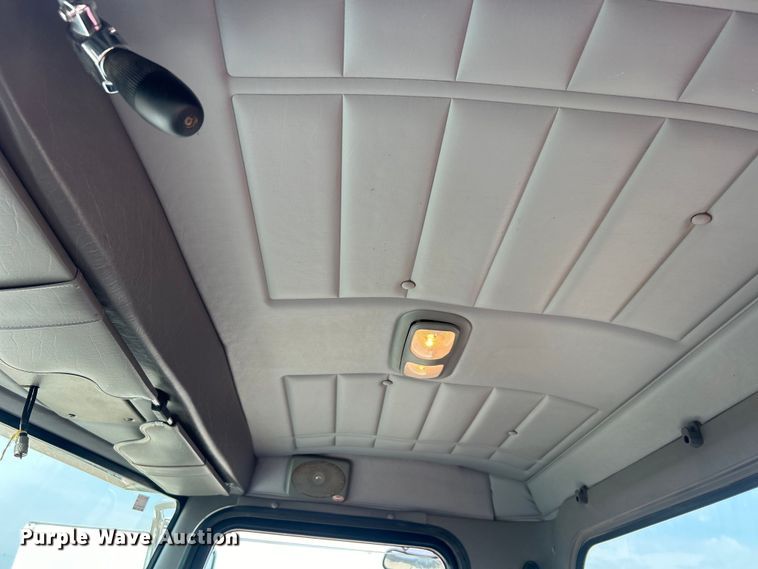 image for item EG0979 2012 Peterbilt  337 tank truck