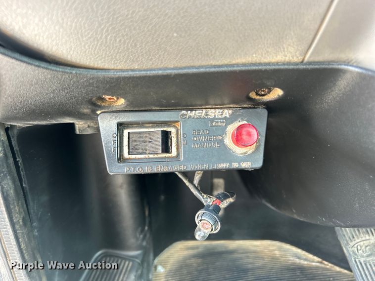 image for item EG0979 2012 Peterbilt  337 tank truck