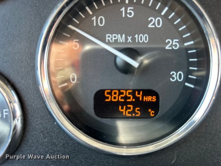 image for item EG0979 2012 Peterbilt  337 tank truck