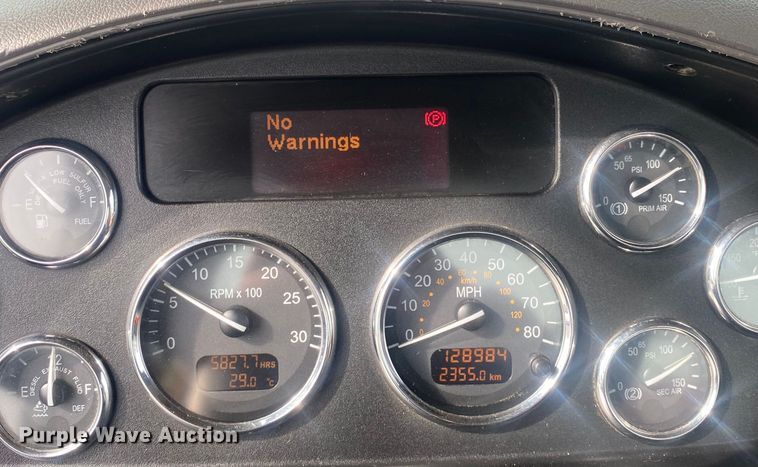 image for item EG0979 2012 Peterbilt  337 tank truck