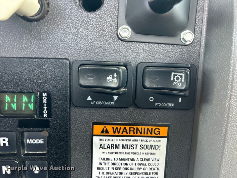 image for item EG0979 2012 Peterbilt  337 tank truck