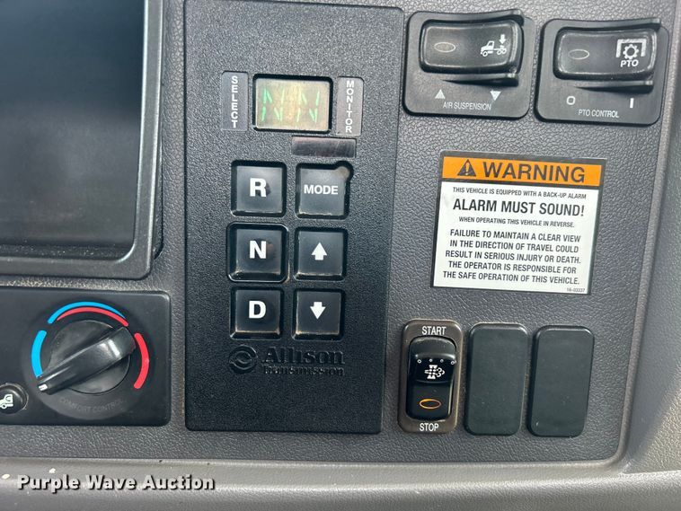 image for item EG0979 2012 Peterbilt  337 tank truck