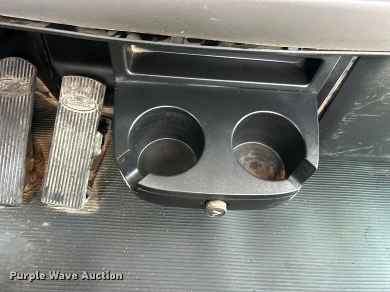 image for item EG0979 2012 Peterbilt  337 tank truck