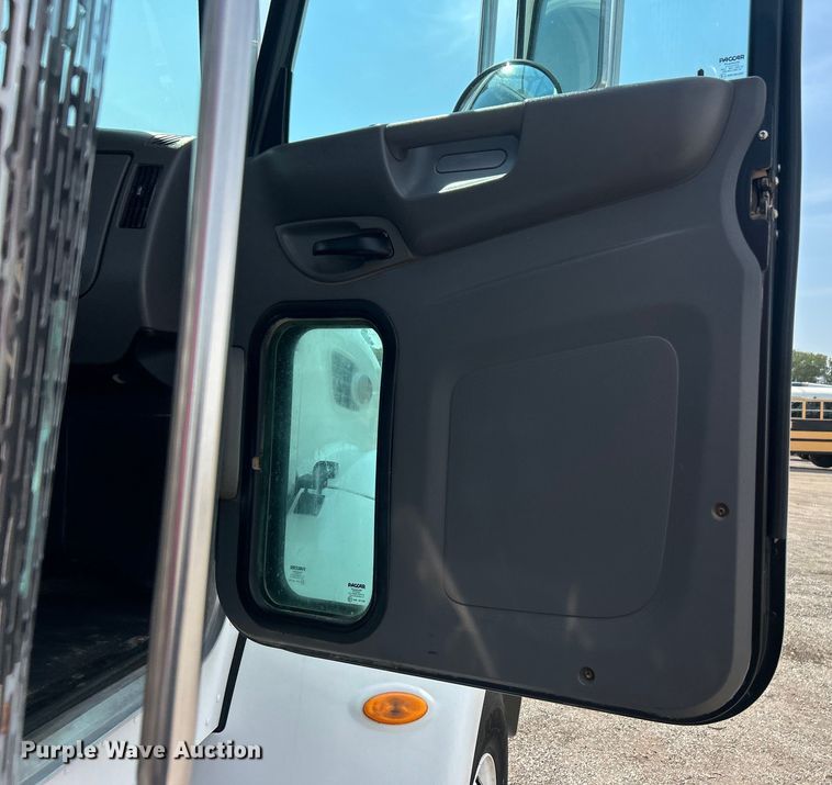 image for item EG0979 2012 Peterbilt  337 tank truck