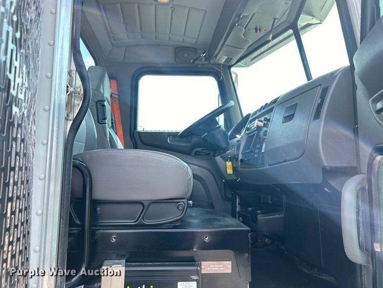 image for item EG0979 2012 Peterbilt  337 tank truck