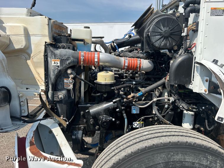 image for item EG0979 2012 Peterbilt  337 tank truck