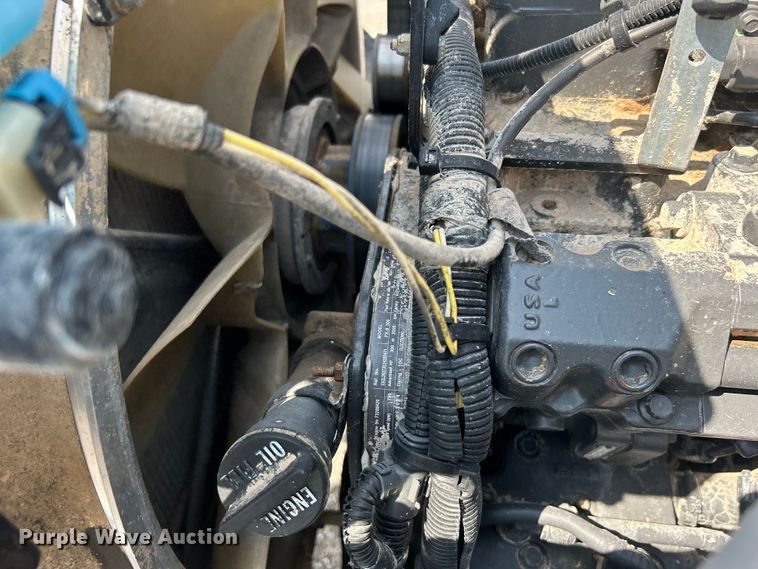 image for item EG0979 2012 Peterbilt  337 tank truck