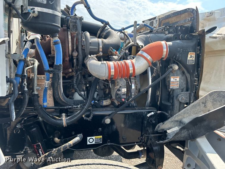 image for item EG0979 2012 Peterbilt  337 tank truck