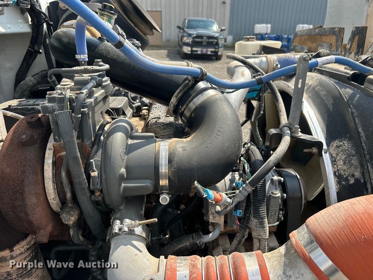 image for item EG0979 2012 Peterbilt  337 tank truck