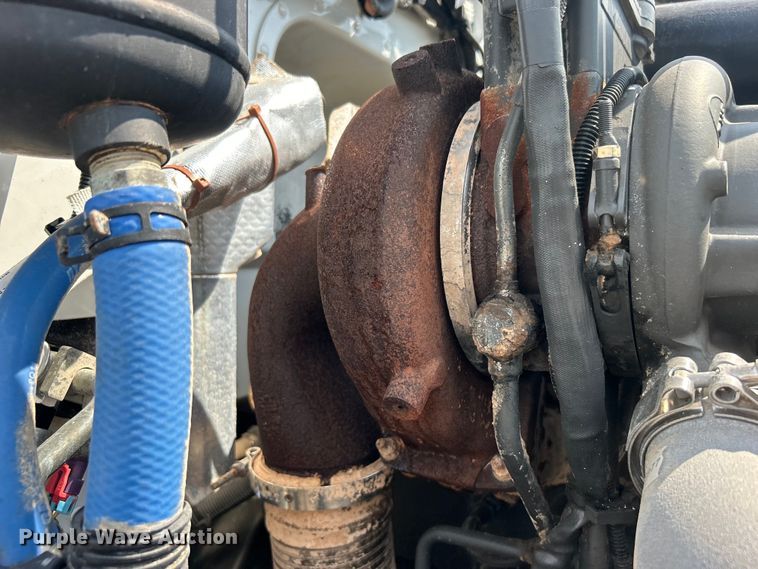 image for item EG0979 2012 Peterbilt  337 tank truck