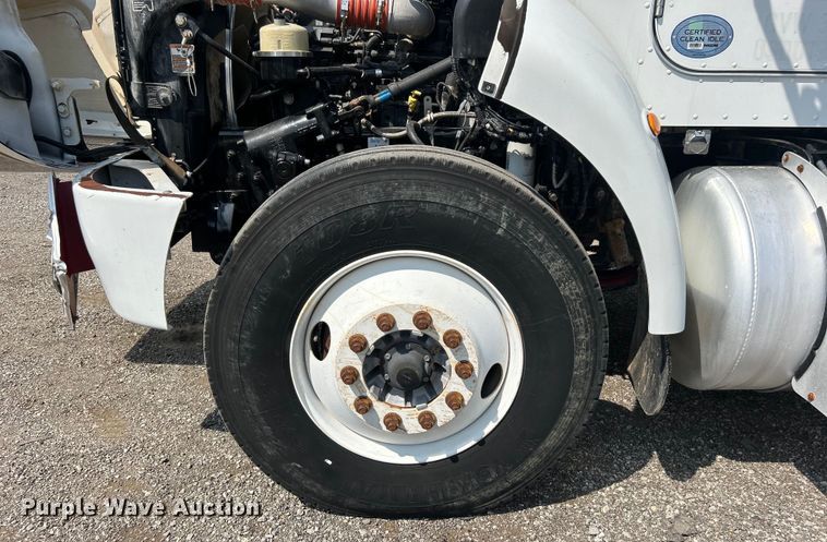 image for item EG0979 2012 Peterbilt  337 tank truck