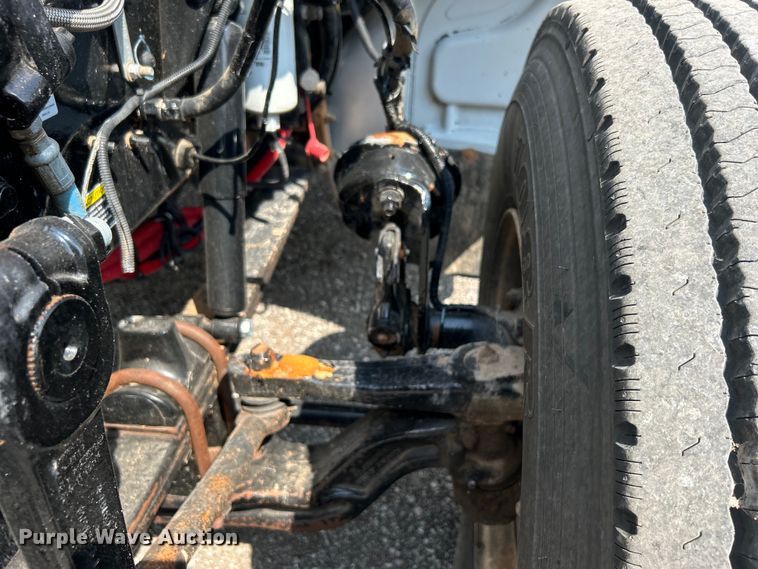 image for item EG0979 2012 Peterbilt  337 tank truck