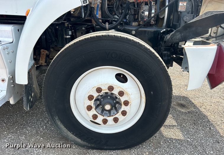 image for item EG0979 2012 Peterbilt  337 tank truck