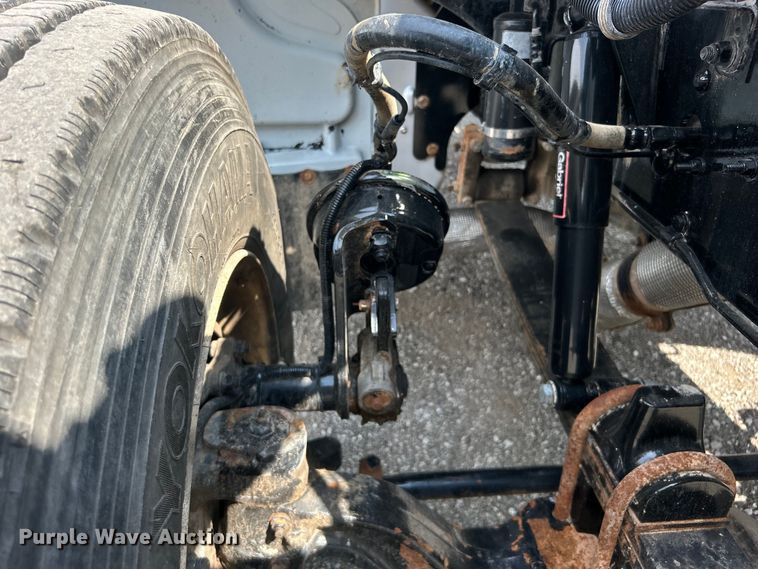 image for item EG0979 2012 Peterbilt  337 tank truck