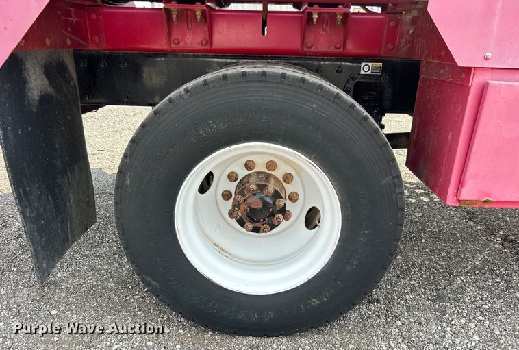 image for item EG0979 2012 Peterbilt  337 tank truck