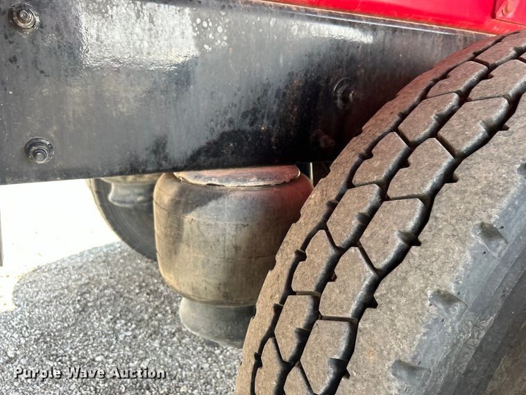 image for item EG0979 2012 Peterbilt  337 tank truck