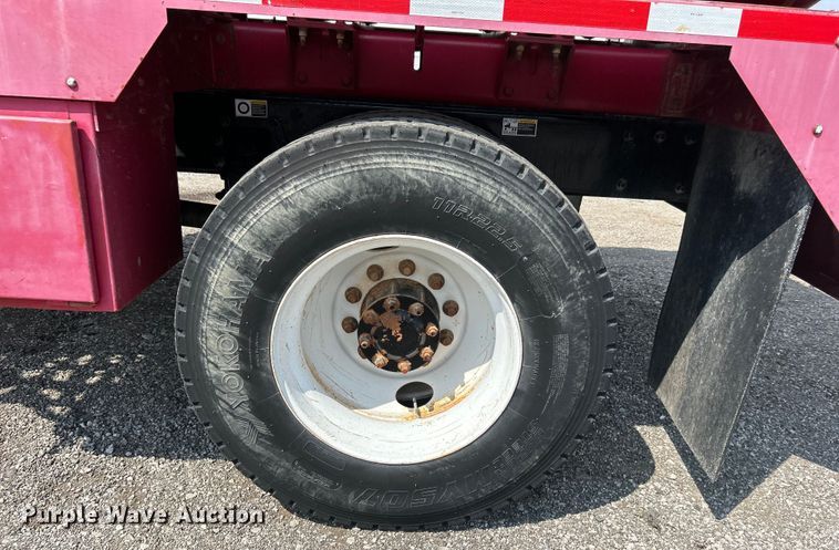 image for item EG0979 2012 Peterbilt  337 tank truck