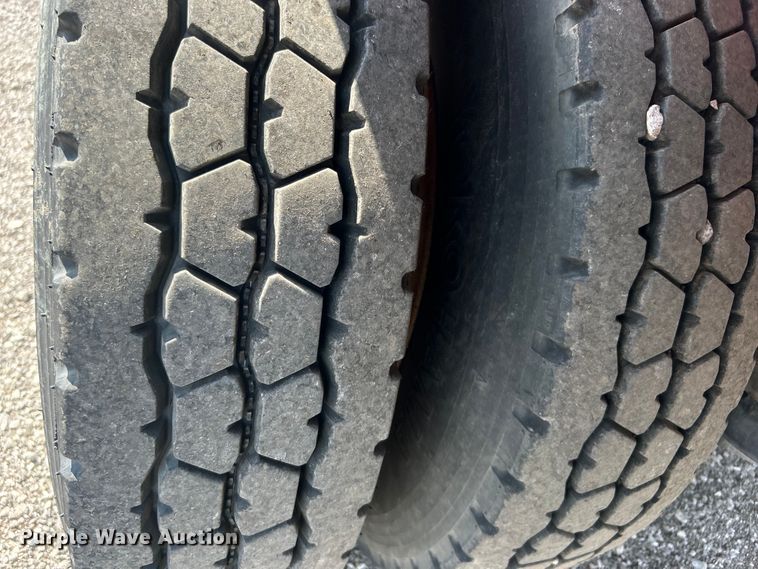 image for item EG0979 2012 Peterbilt  337 tank truck