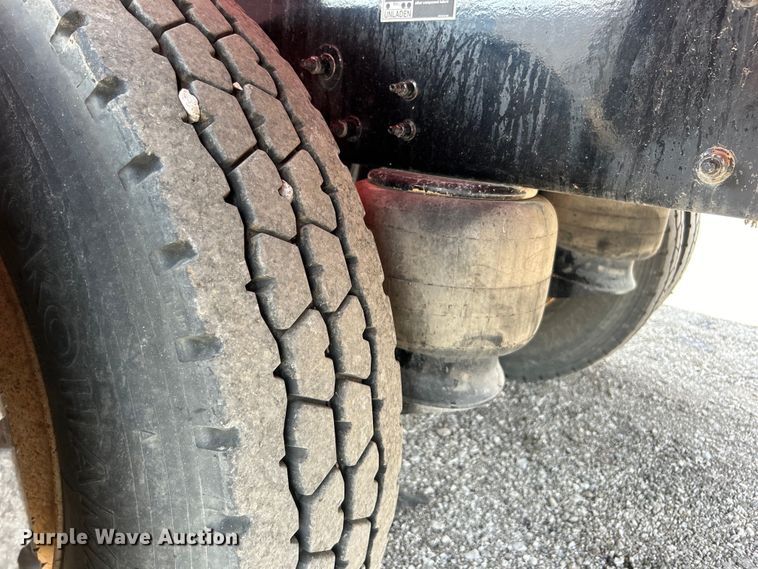 image for item EG0979 2012 Peterbilt  337 tank truck