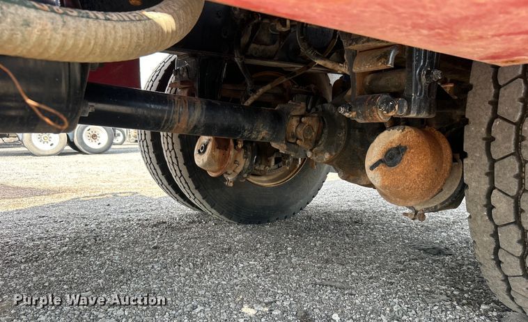 image for item EG0979 2012 Peterbilt  337 tank truck