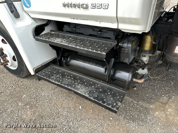 image for item EG1388 2010 Hino 258 dump truck