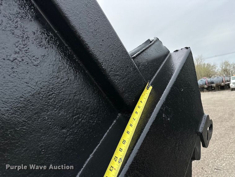 image for item EG1388 2010 Hino 258 dump truck