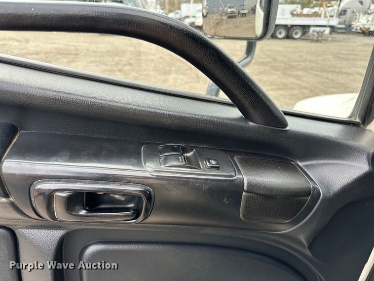 image for item EG1388 2010 Hino 258 dump truck