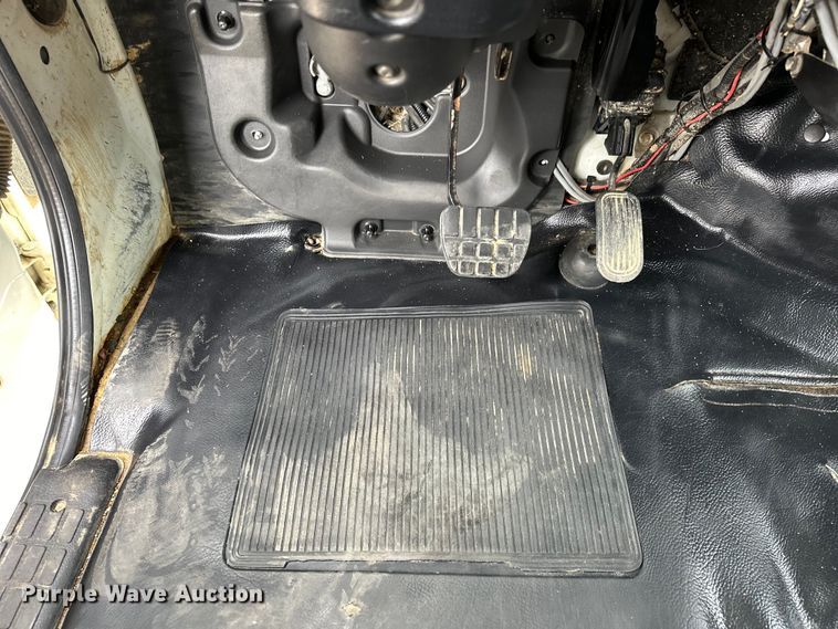 image for item EG1388 2010 Hino 258 dump truck