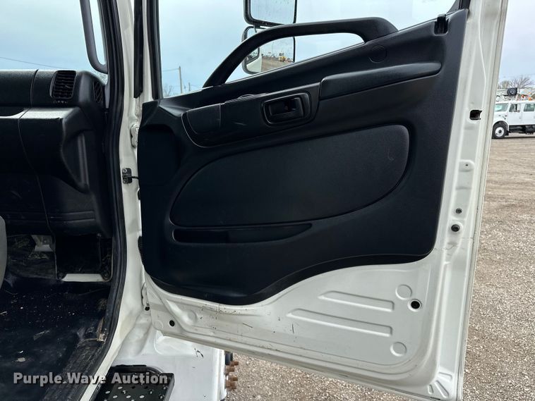 image for item EG1388 2010 Hino 258 dump truck