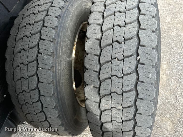 image for item EG1388 2010 Hino 258 dump truck