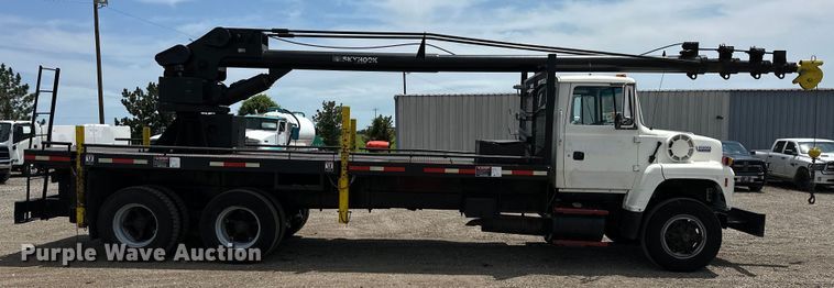 image for item EG1652 1995 Ford L8000 crane truck