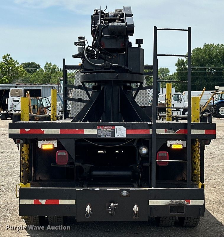 image for item EG1652 1995 Ford L8000 crane truck