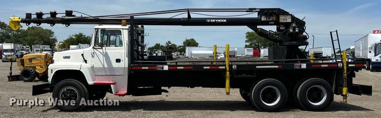 image for item EG1652 1995 Ford L8000 crane truck