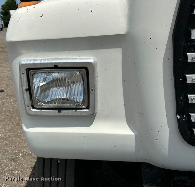 image for item EG1652 1995 Ford L8000 crane truck