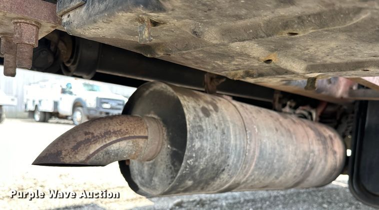 image for item EG1652 1995 Ford L8000 crane truck