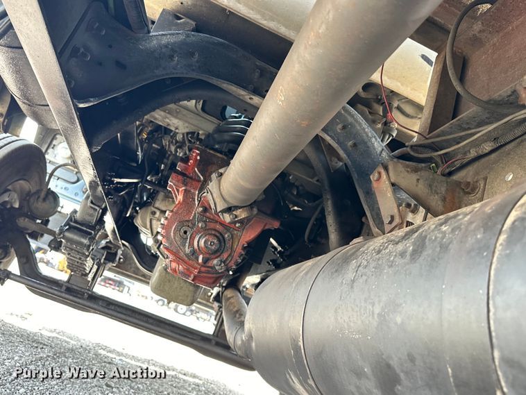 image for item EG1652 1995 Ford L8000 crane truck