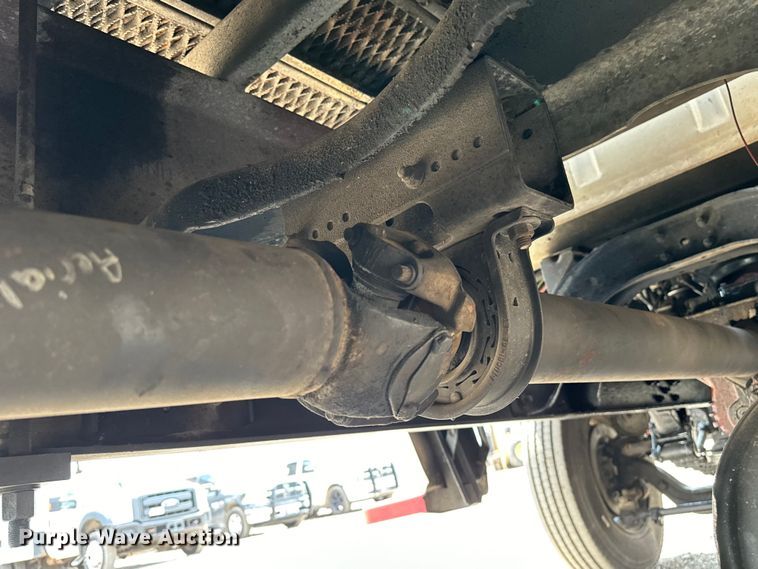 image for item EG1652 1995 Ford L8000 crane truck