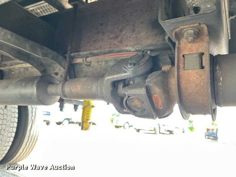 image for item EG1652 1995 Ford L8000 crane truck