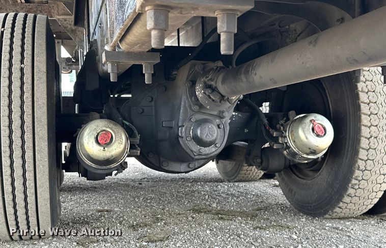 image for item EG1652 1995 Ford L8000 crane truck