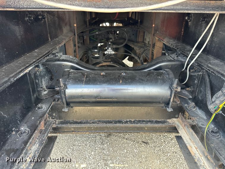 image for item EG1652 1995 Ford L8000 crane truck