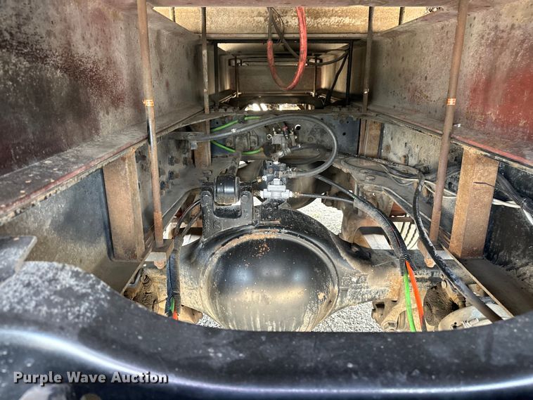 image for item EG1652 1995 Ford L8000 crane truck