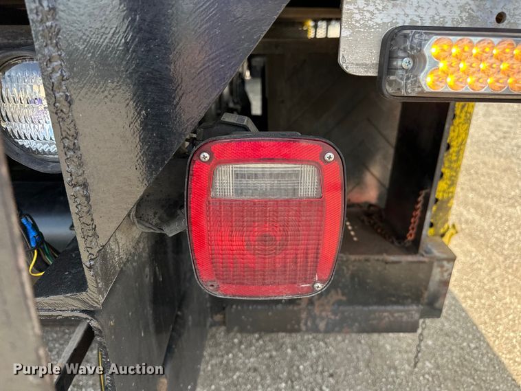 image for item EG1652 1995 Ford L8000 crane truck