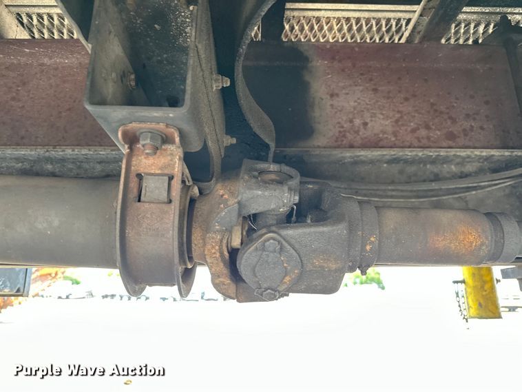 image for item EG1652 1995 Ford L8000 crane truck