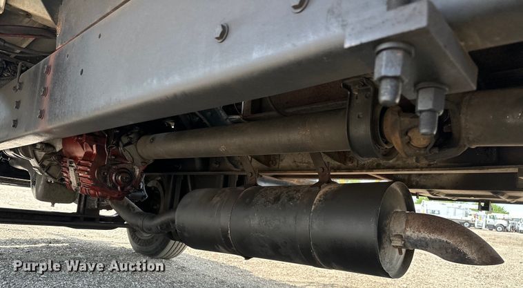 image for item EG1652 1995 Ford L8000 crane truck