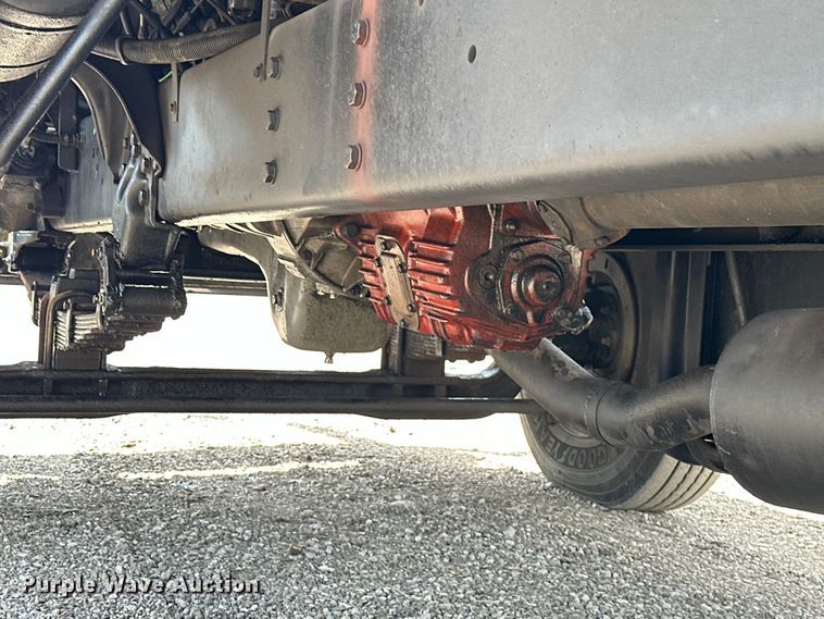 image for item EG1652 1995 Ford L8000 crane truck