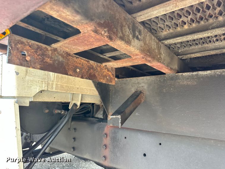 image for item EG1652 1995 Ford L8000 crane truck