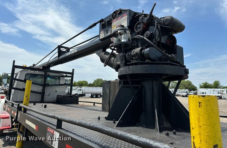 image for item EG1652 1995 Ford L8000 crane truck