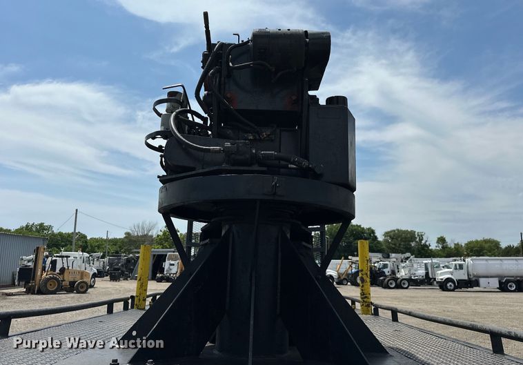 image for item EG1652 1995 Ford L8000 crane truck