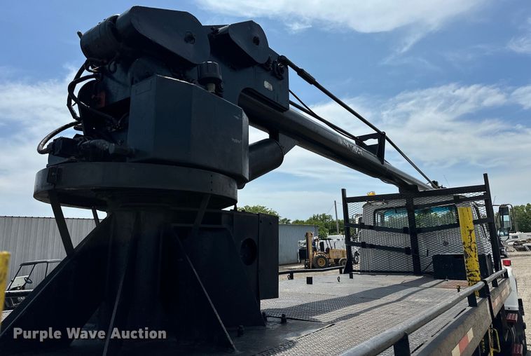 image for item EG1652 1995 Ford L8000 crane truck